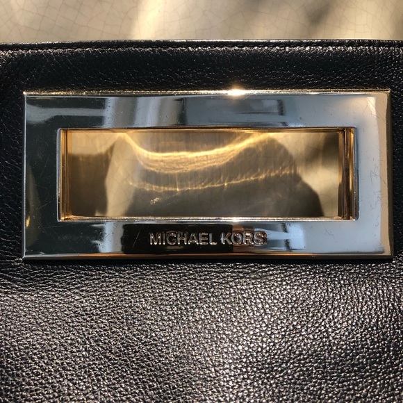 Michael Kors Crossbody Bag EUC with black pebbled leather and gold hardware - Picture 9 of 10